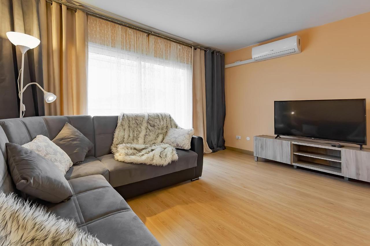 Yellow 3 Bedroom Large Apartment For 10 Guests 아데제 외부 사진