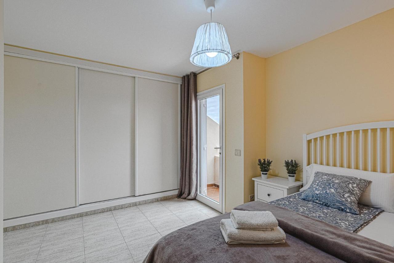 Yellow 3 Bedroom Large Apartment For 10 Guests 아데제 외부 사진