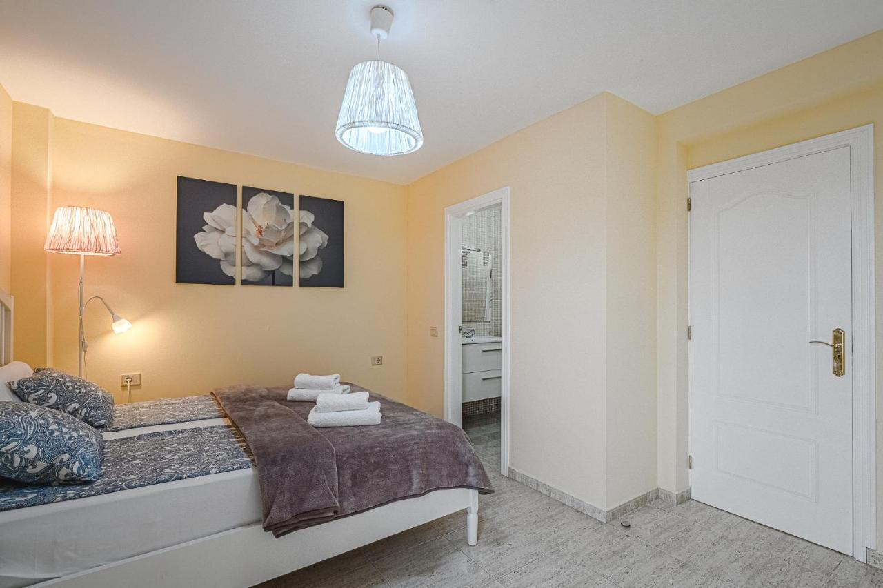 Yellow 3 Bedroom Large Apartment For 10 Guests 아데제 외부 사진