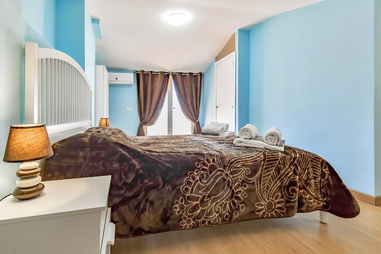 Yellow 3 Bedroom Large Apartment For 10 Guests 아데제 외부 사진
