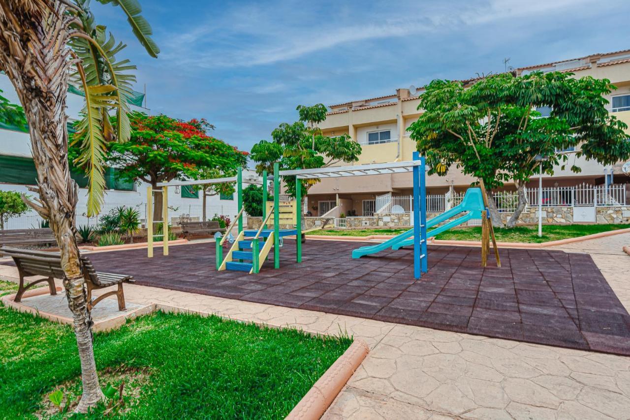 Yellow 3 Bedroom Large Apartment For 10 Guests 아데제 외부 사진